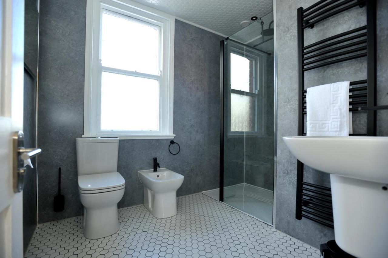 Beechurst Serviced Apartments Челтнъм Екстериор снимка